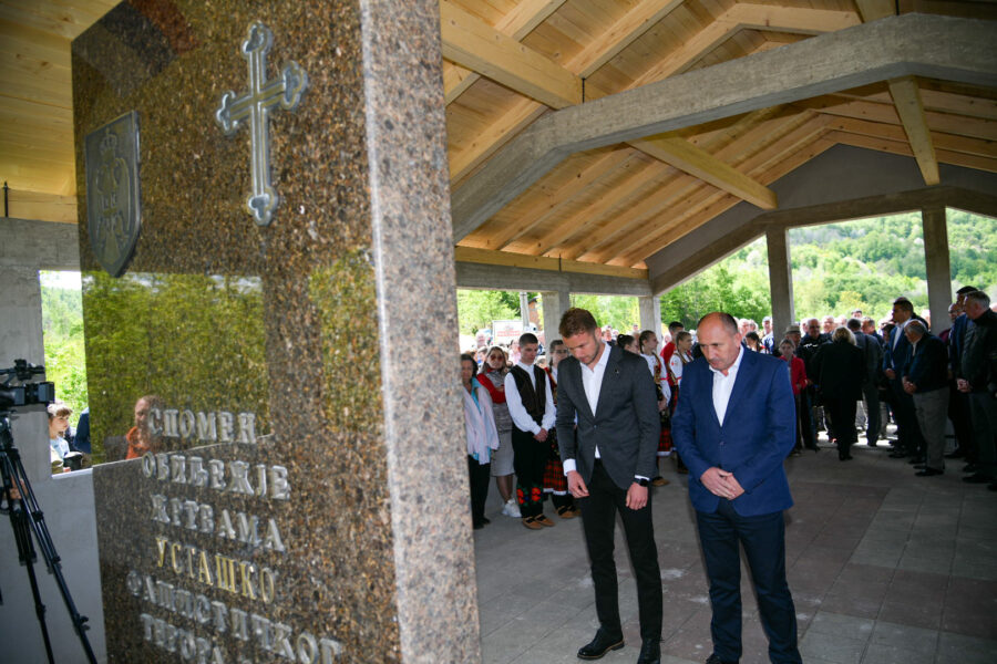 Obilježena 80. godišnjica stradanja Srba: Služen parastos za 54 ubijena civila u Bijelom Potoku