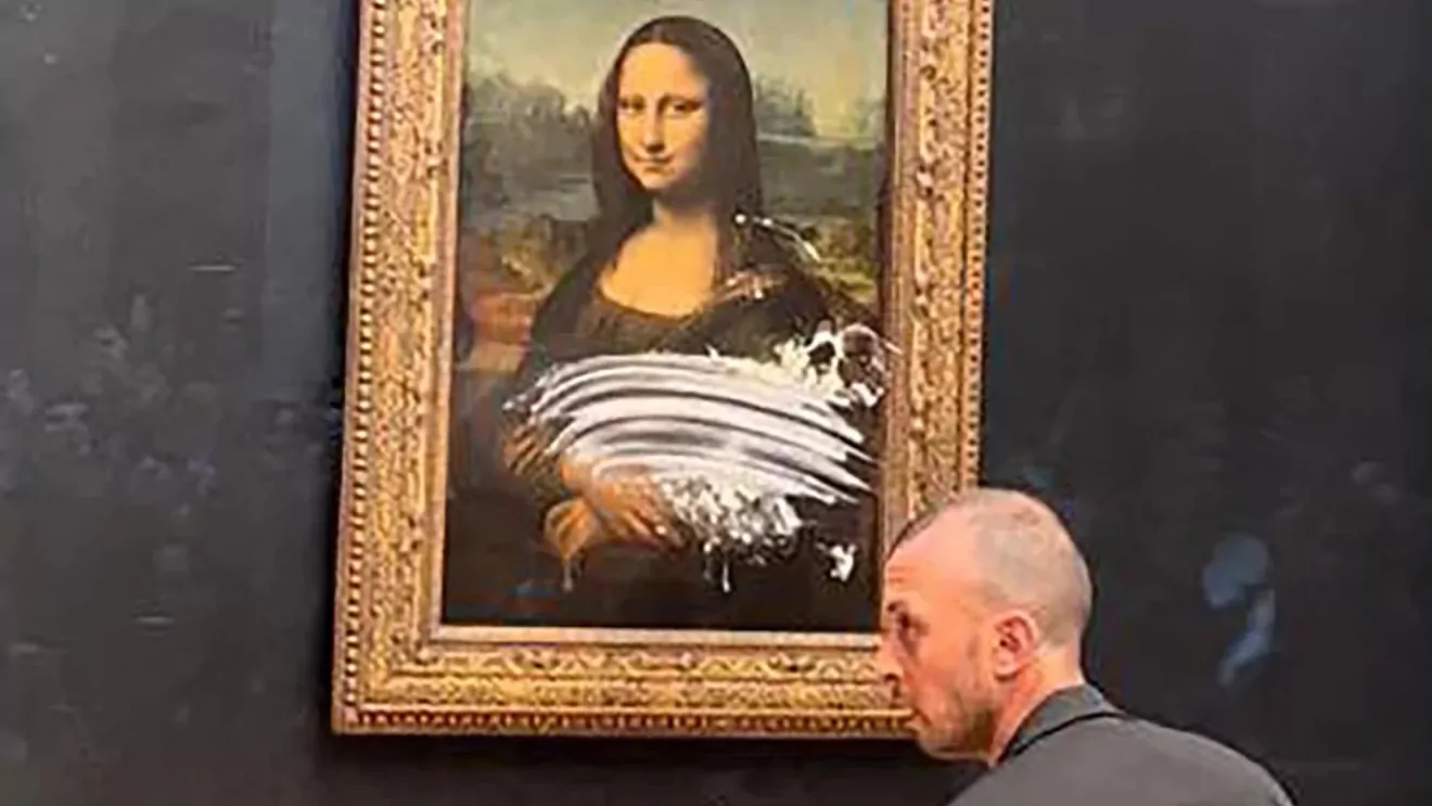 Mona Liza napadnuta tortom!