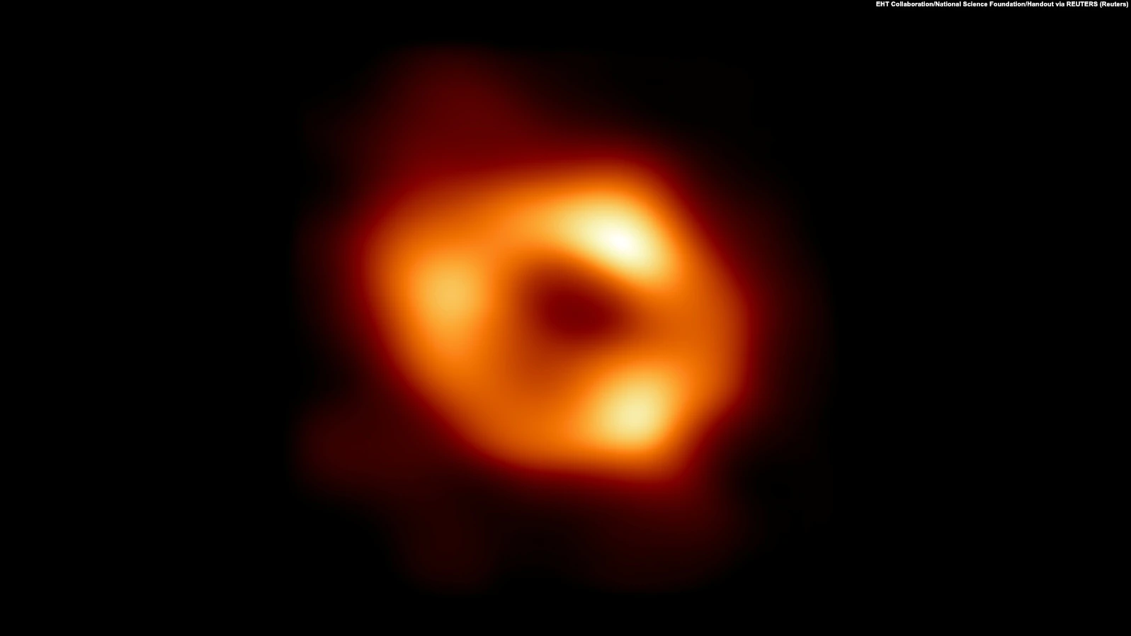 Naučnici prikazali fotografiju crne rupe u središtu Mliječnog puta!