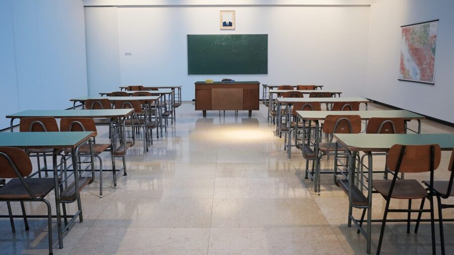 ŠKOLA POČINJE U PETAK Dnevnici nisu stigli u sve škole u Srpskoj