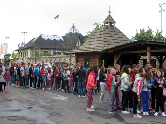 NASTAVLJENA TRADICIJA U Srpsku stigla djeca sa Kosova i Metohije