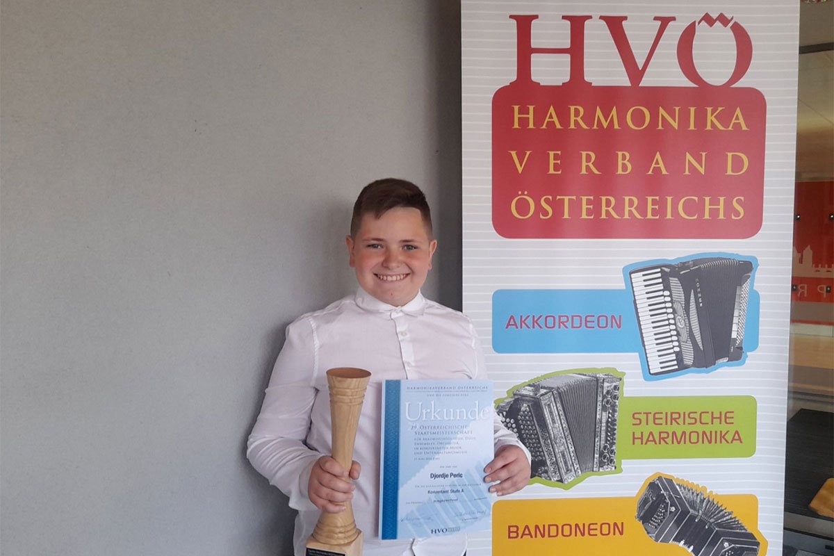 Novo priznanje za malog virtuoza na harmonici: Đorđu Periću iz Bijeljine PRVA NAGRADA u Tivtu