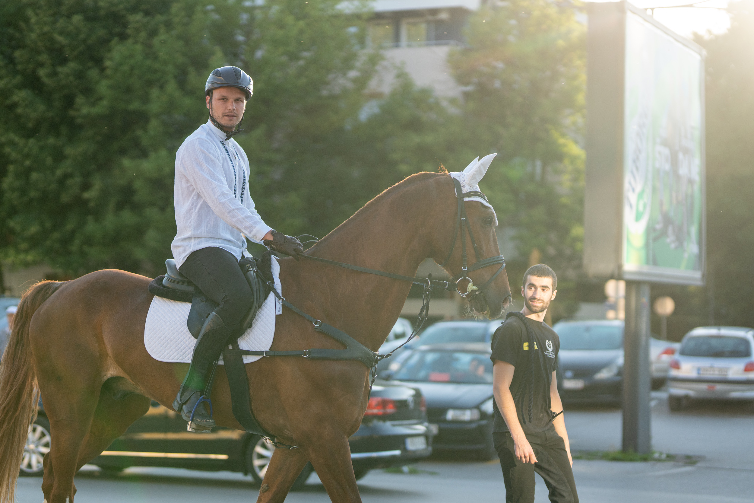 VRAĆEN DUH TRADICIJE Banjalukom defilovale kočije, na konju došao i gradonačelnik (FOTO)