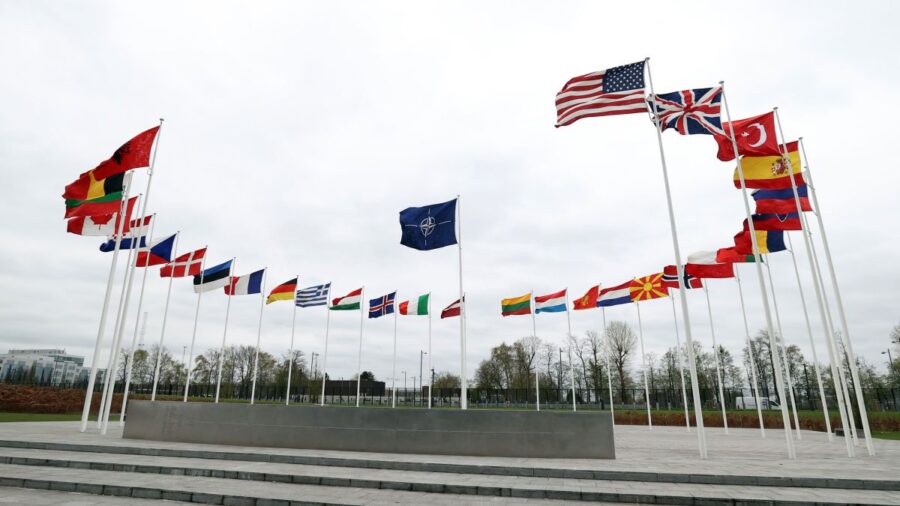 NATO dovodi jače snage i više vojnika u region