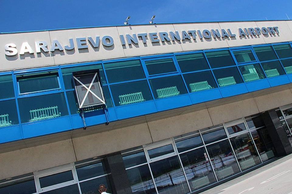 3 MINUTE ZADRŽAVANJA ISPRED TERMINALA Na aerodromu Sarajevo nema besplatnog parkinga