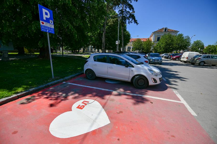 VOZAČI POKAZALI VELIKO SRCE Parkiranjem na “humanom parkingu” prikupljeno više od 20.000 KM