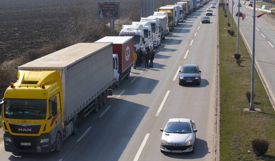 NEVJEROVATNO Vozači kamiona izgube na graničnim prelazima skoro 3.000 godina