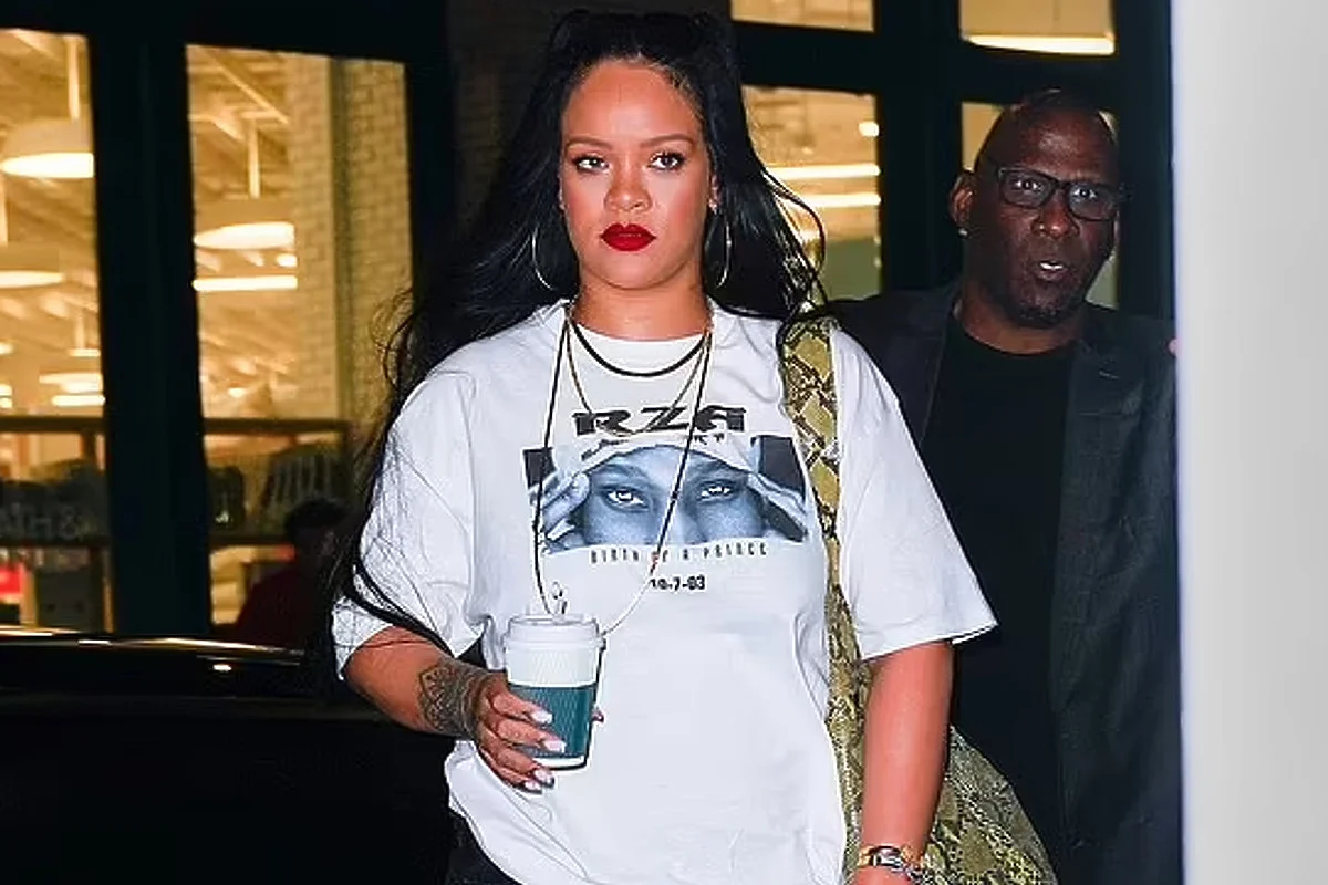 KAKVA JE OVO KOMBINACIJA Rihanna ponovo šokirala modnim odabirom