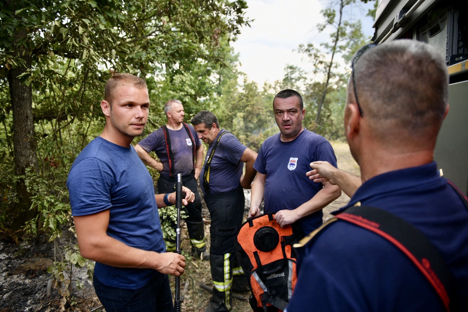 Zahvalnost za požrtvovanost: Gradonačelnik obišao vatrogasce na terenu, lokalizovan požar na Vrbanjskim brdima
