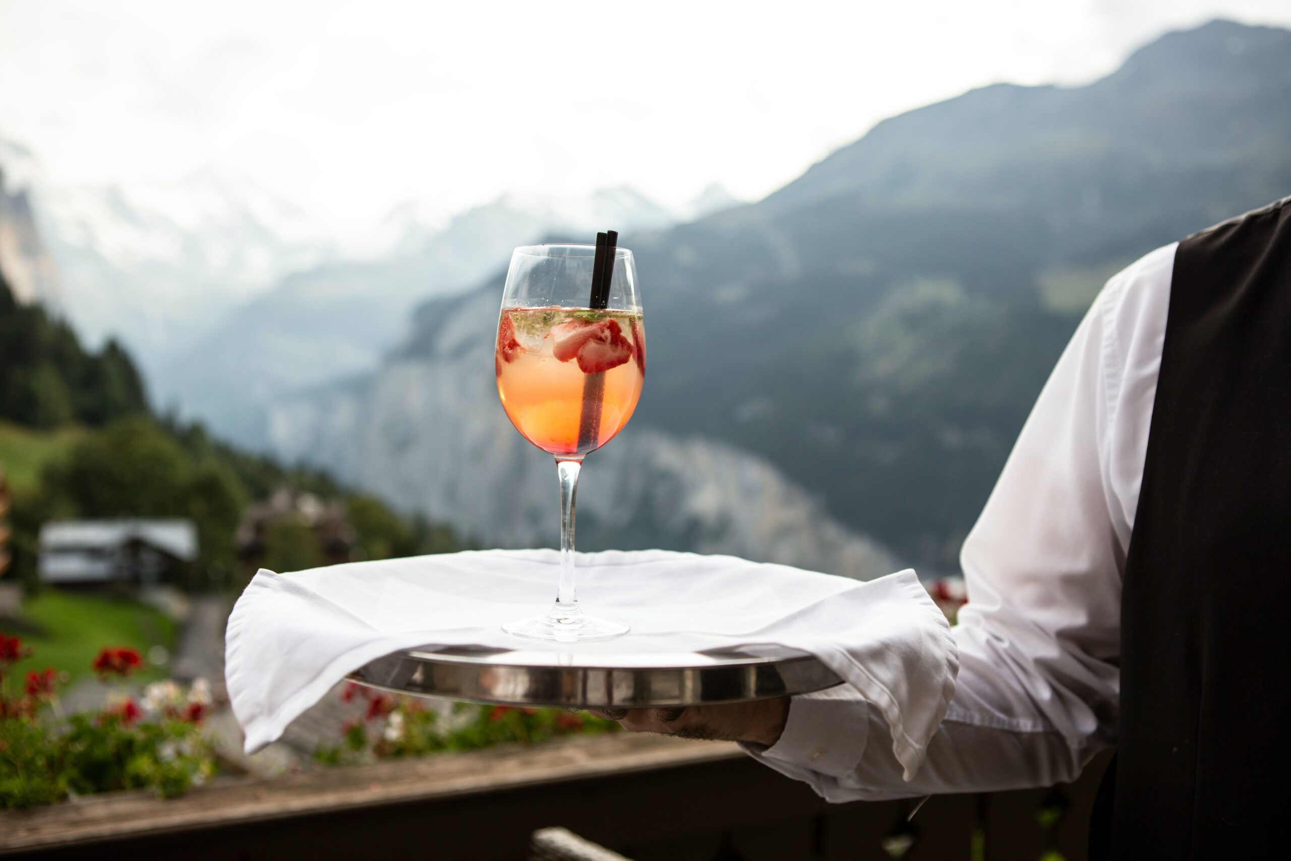 Vrtoglav skok plata konobara u Švajcarskoj