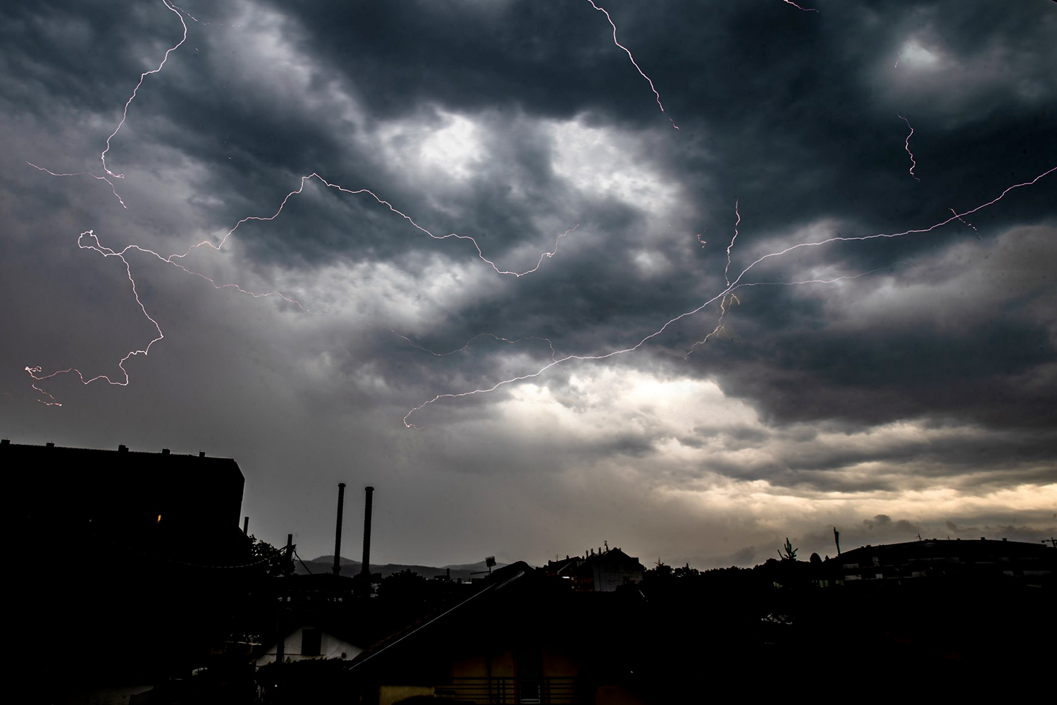 Moguće nove “superćelijske oluje”, evo kako se zaštiti od razornih posljedica