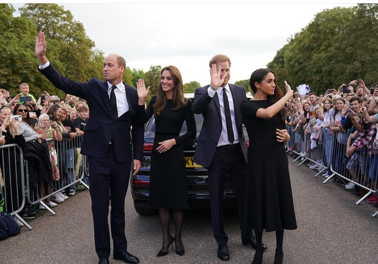 PRVI PUT ZAJEDNO NAKON DVIJE GODINE Prinčevi se pojavili sa suprugama u blizini dvorca Windsor