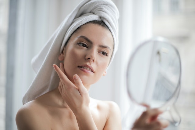 VAŽNO JE ZNATI Koliko je sušenje lica peškirom loše za kožu?