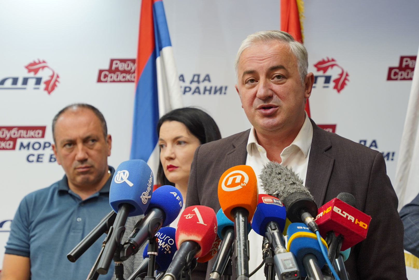 “Izborna krađa nas neće zaustaviti” Borenović i dalje tvrdi da je Trivićeva pobijedila