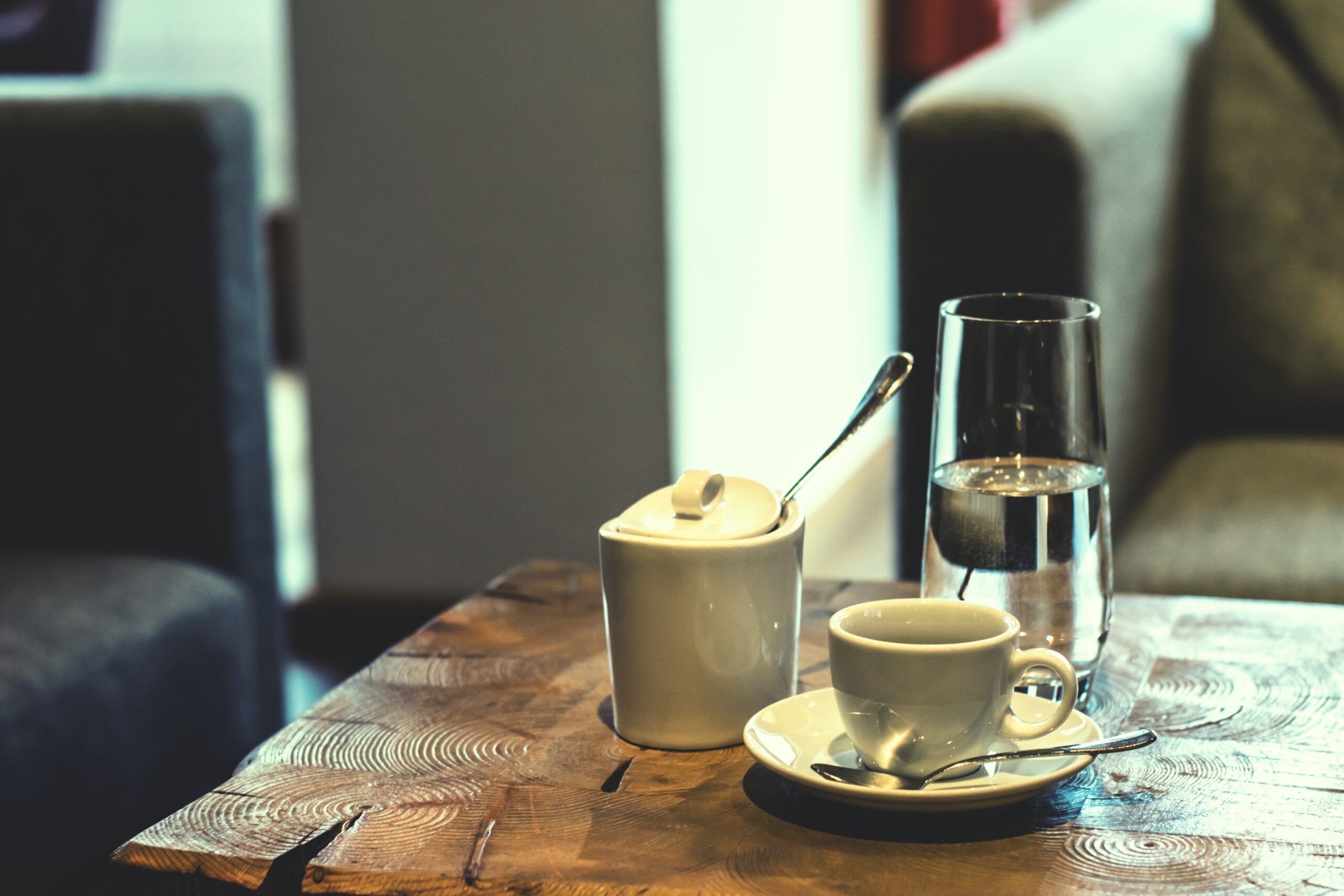 INTERESANTNO Saznajte zašto se uz kafu servira i čaša vode