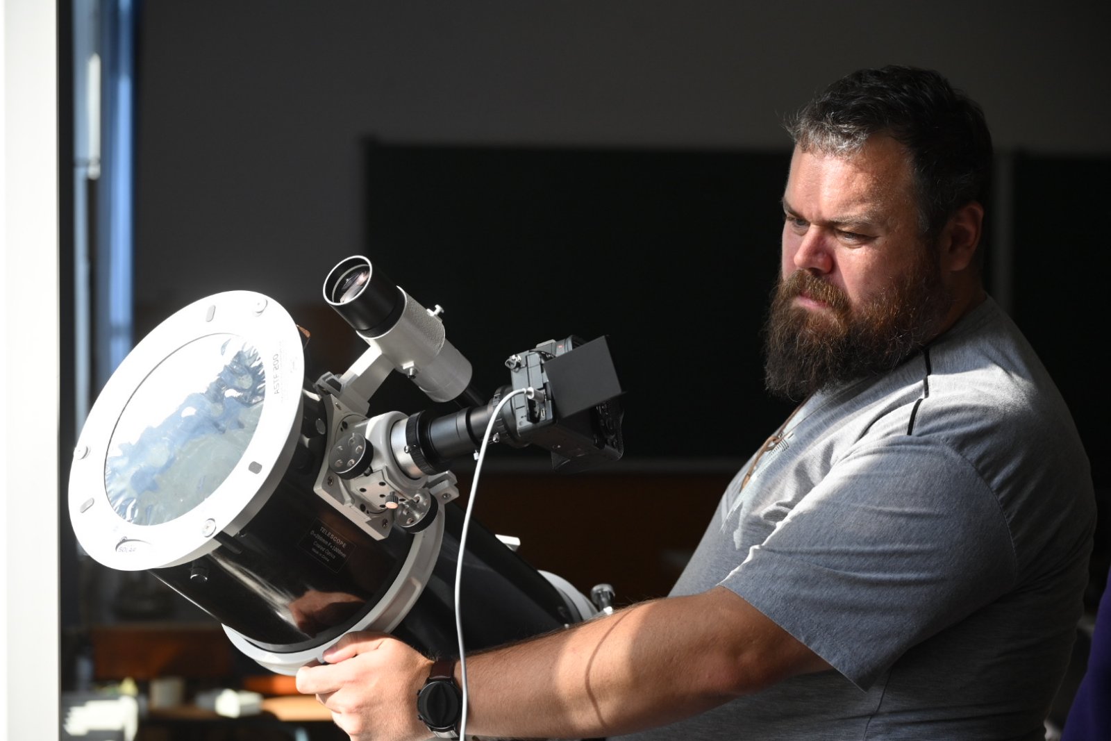 SPEKTAKL NA NEBU Fotoreporter BLinka kroz teleskop zabilježio pomračenje Sunca (FOTO)