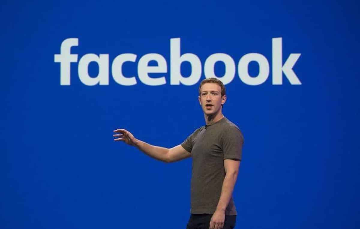 MASK GA IZAZVAO Zuckerberg pozirao bez majice s dva MMA borca (FOTO)