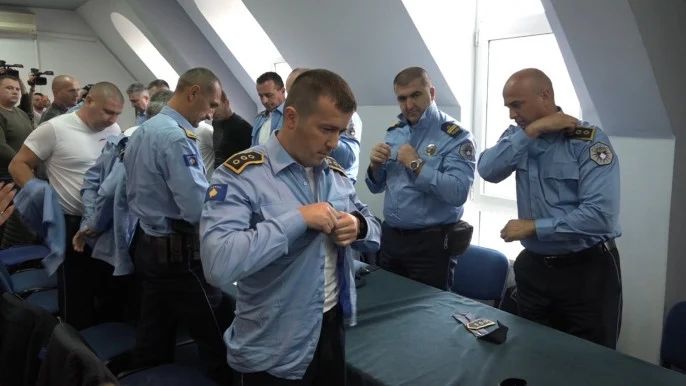 Srpski policajci razdužuju opremu i naoružanje, poslanici Srpske liste vratili mandate