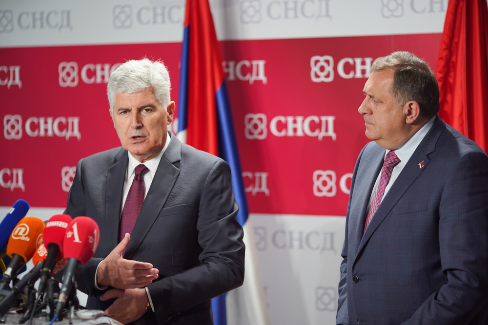 U toku sastanak Dodika, Čovića i predsjednika stranaka trojke u Banjaluci