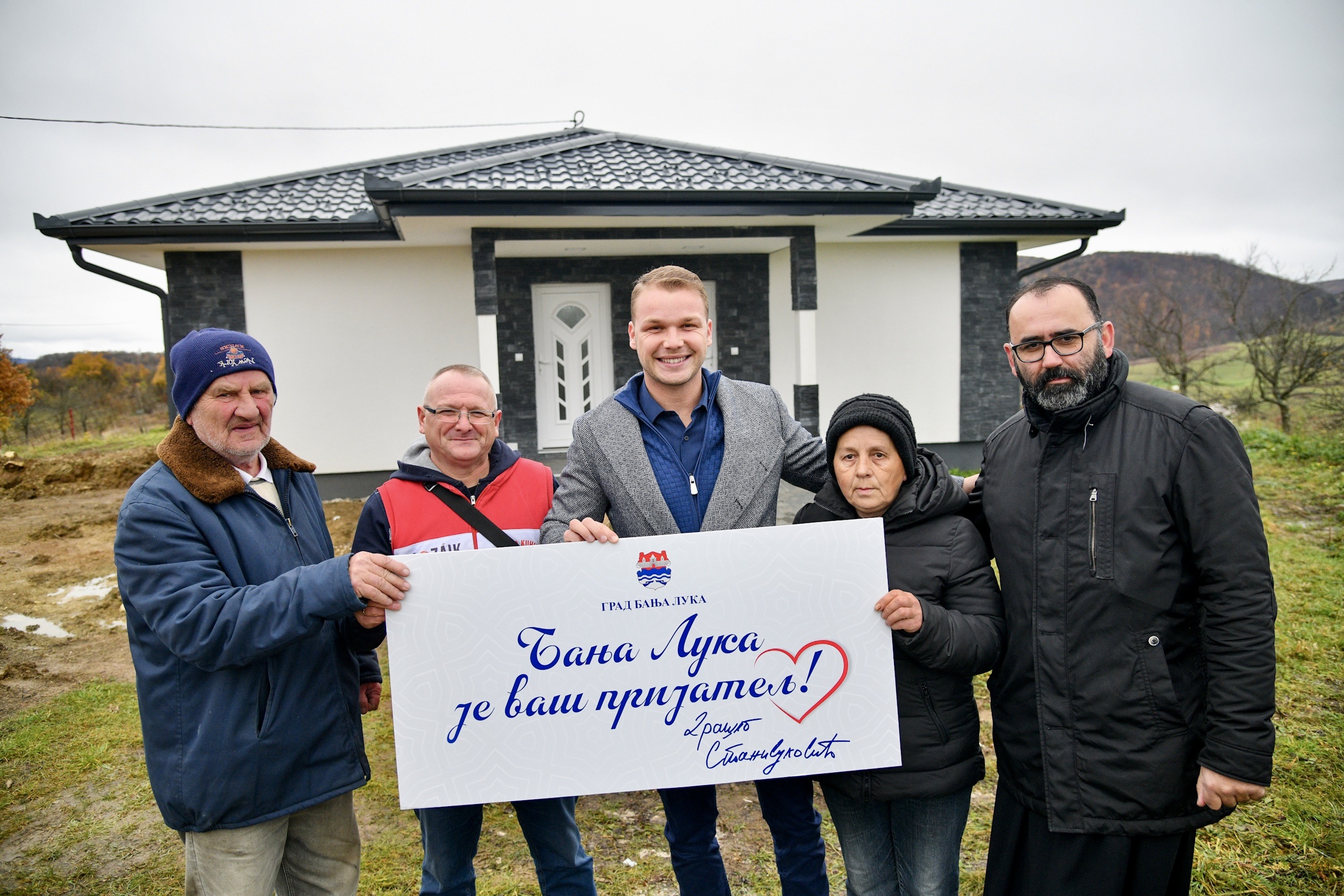 NA SVJETSKI DAN HUMANOSTI Stanivuković obišao porodicu Tubonjić u novoizgrađenoj kući (VIDEO)