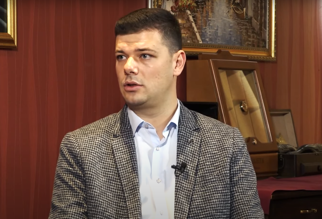 Antonić nastavlja paljbu po SNSD: Tata molio za onog što pere veš za 14 miliona KM