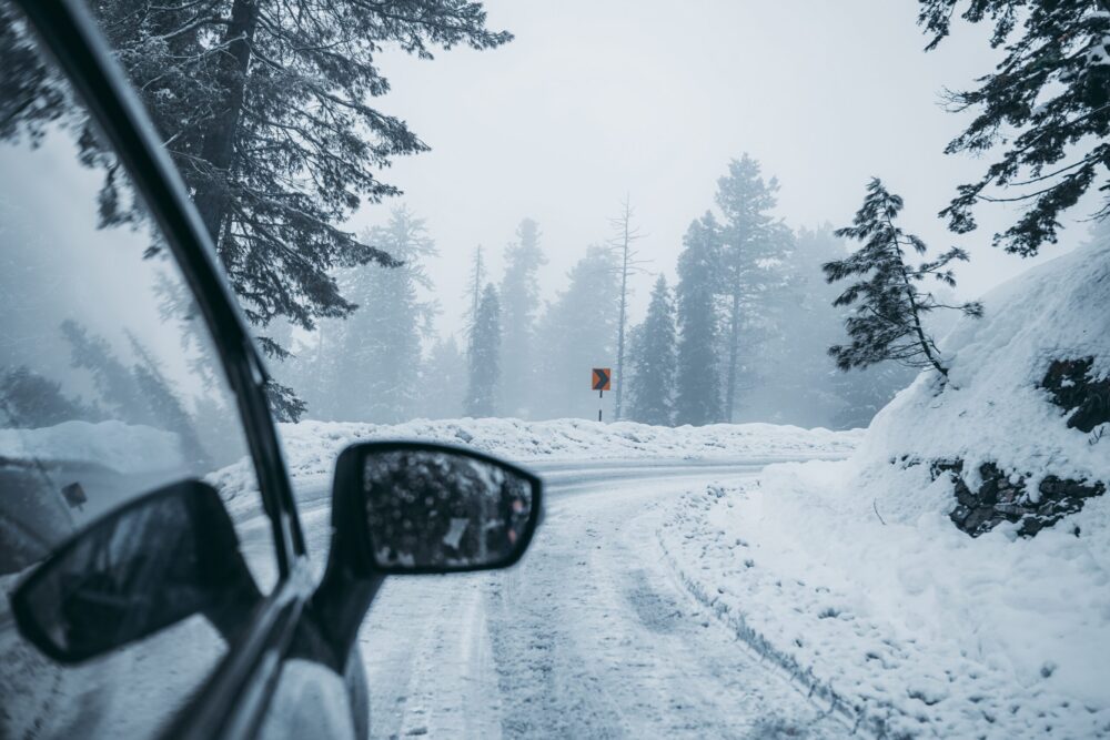 Snijeg pravi probleme: NEPROHODAN put do Drvara