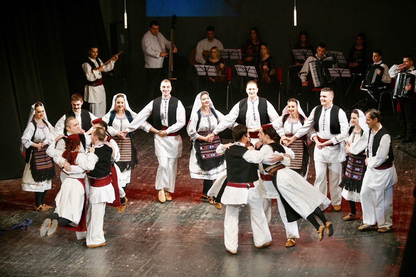 ČUVARI TRADICIJE Godišnji koncert izvođačkog Ansambla narodnih igara i pjesma „Veselin Masleša“