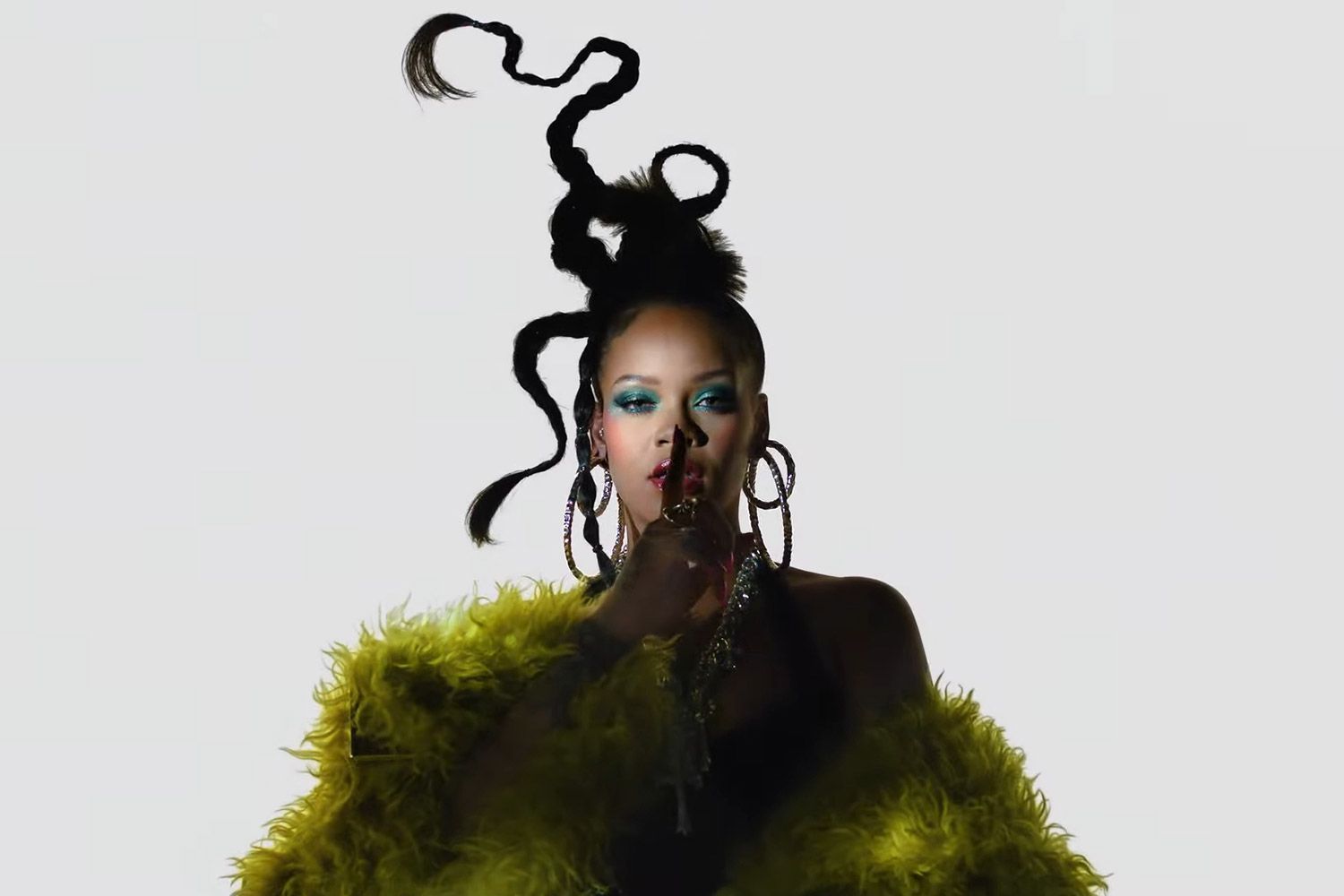 POVRATAK NA VELIKA VRATA Rihanna najavila nastup na poluvremenu Super Bowla (VIDEO)