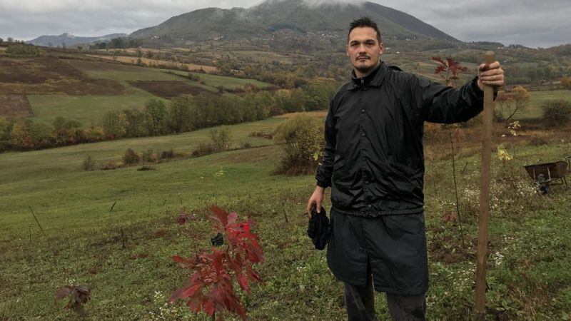 “MOJA ZAOSTAVŠTINA” Mladić posadio šumu u selu kod Čačka da bi “proizvela kiseonik za sve nas”