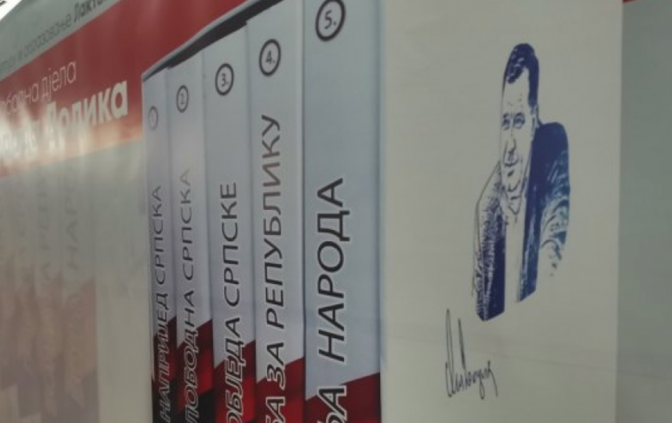 PUNE POLICE POLITIČARA Knjige o Dodiku, Stanivukoviću, Biseri i Vojinu na policama knjižara (FOTO)