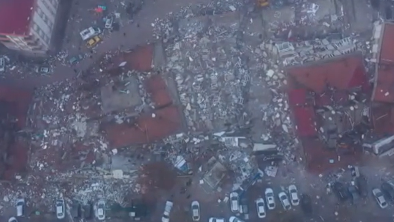 “VLADA NE MOŽE SAMA” Broj žrtava razornog zemljotresa premašio 8.000 ljudi