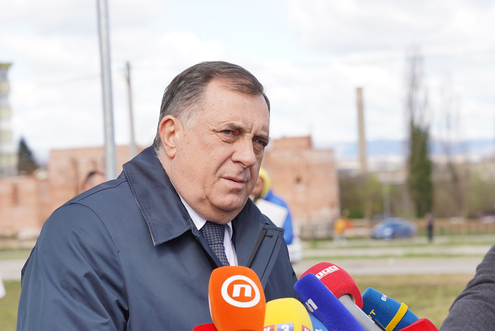 “BOLJE DA NISU DONIRALI NI EVRO” Dodik odgovorio Ambasadi SAD u BiH (FOTO)