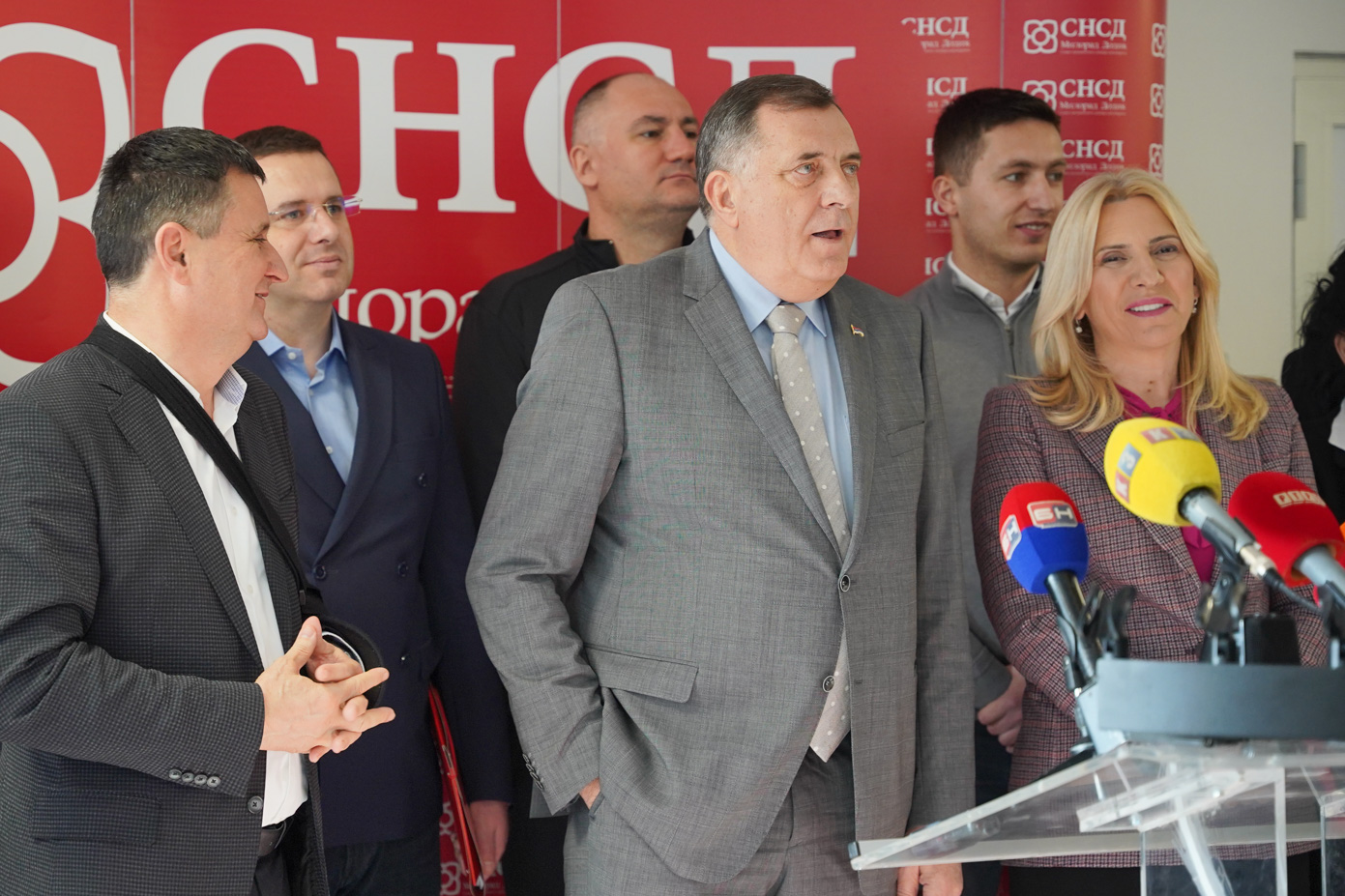 “DOLAZIM NA MITING” Dodik poručio da podržava Vučića