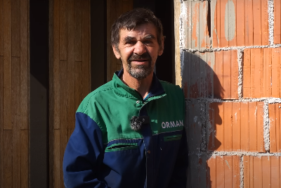 Rade živi sam u selu, kaže ne treba mu žena već majstor (VIDEO)