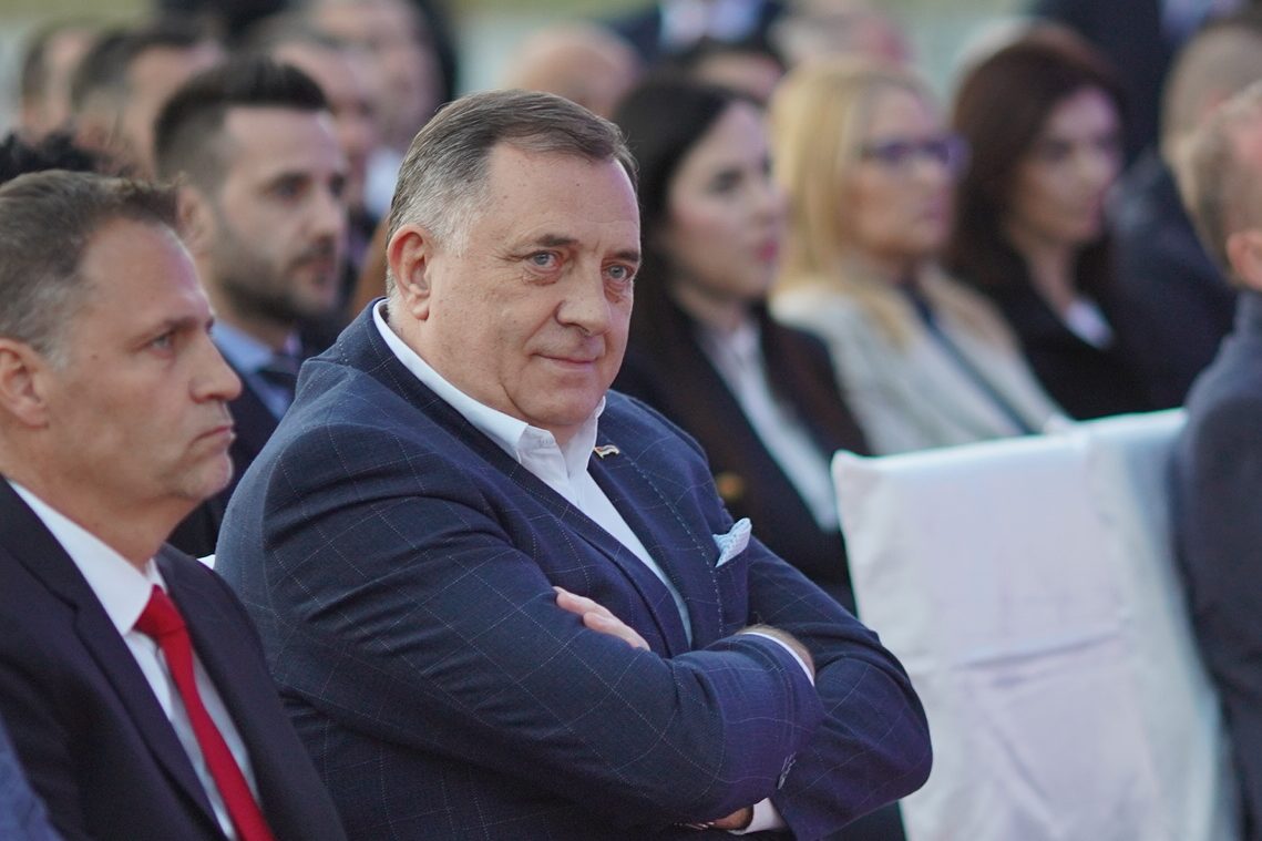 “MAČO MODEL” Funkcioneri SNSD žele da budu kao Dodik?