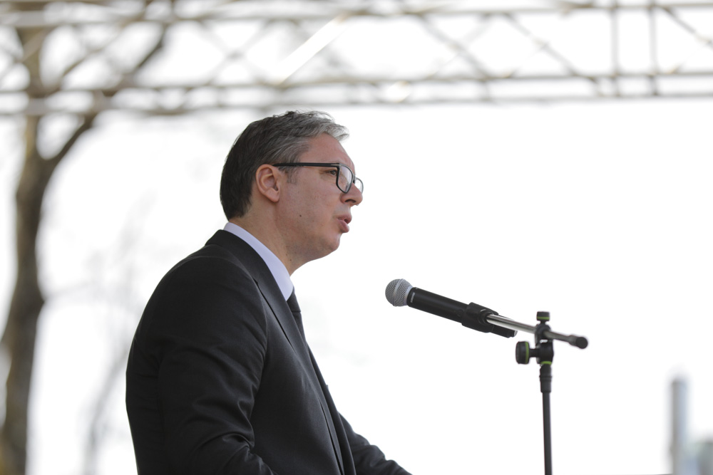 Vučić: Pozivam na mir