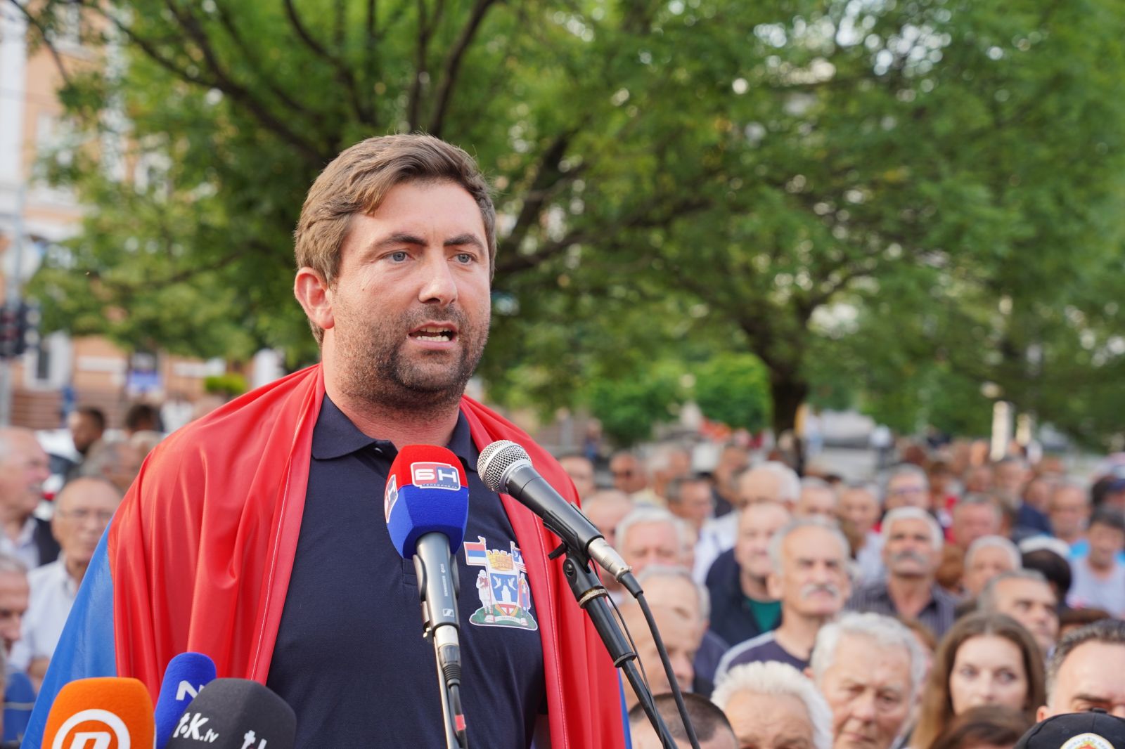 NIJE PROBLEM SAMO BANJALUKA Opozicija „zapela“ i oko podrške Petroviću, on se svađa sa građanima