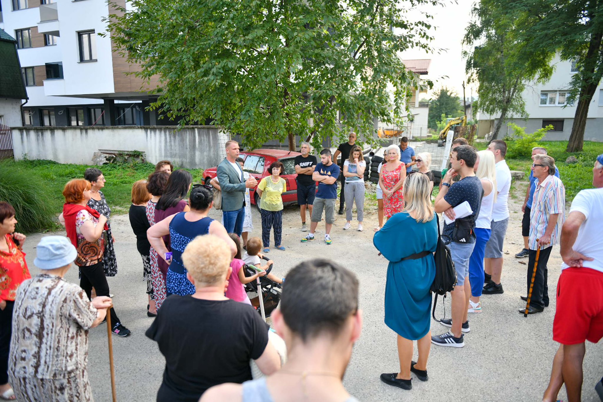 Gradonačelnik sa mještanima Obilićeva: Pronašli smo odgovarajuće rješenje za ogranak Ulice Prote Todora Srdića