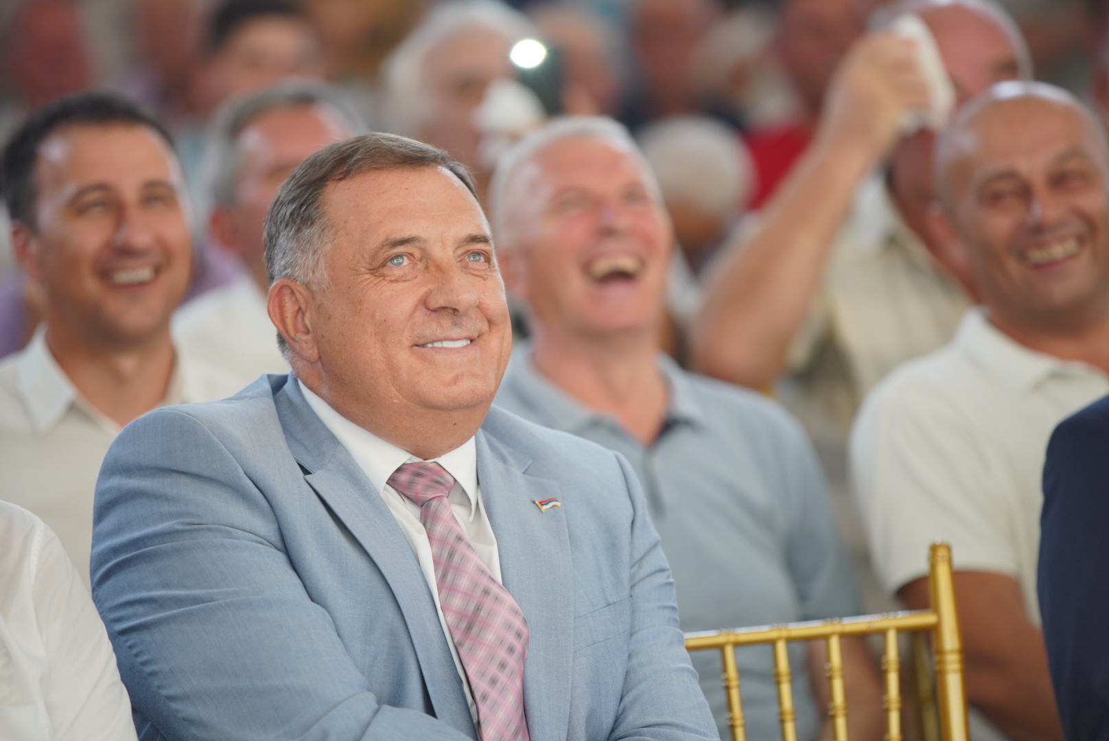 MUP RS kaznio povratnika, jer je Dodika u kafani nazvao “debelim krmkom”