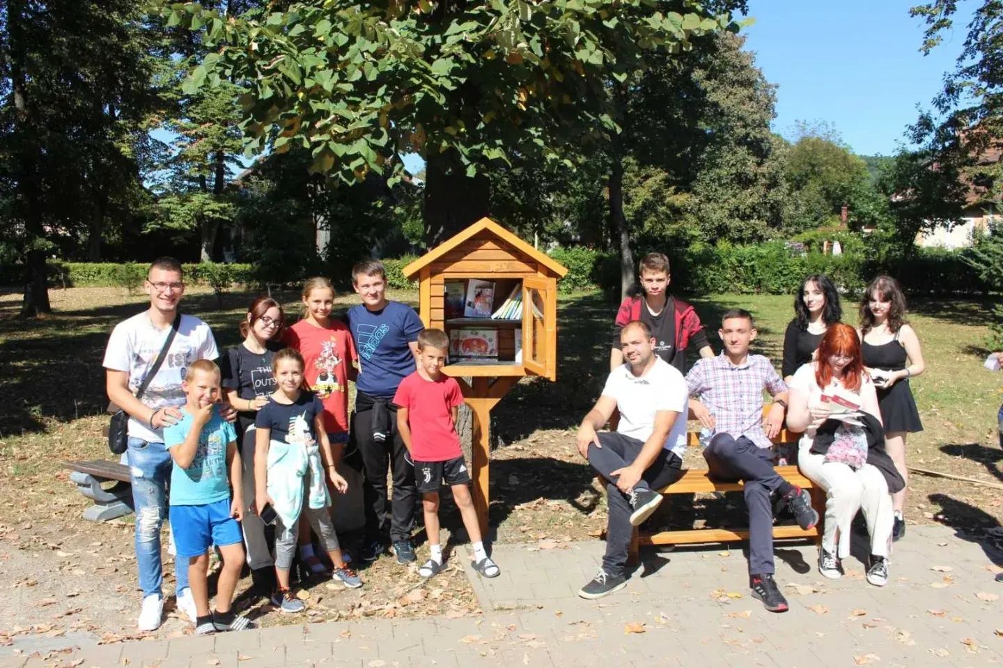 ODLIČNA IDEJA Kućica sa besplatnim knjigama u parku u Tesliću