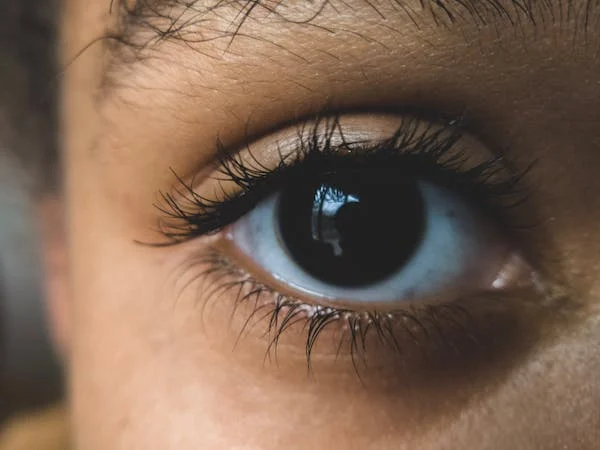 POVEĆAVAJU RIZIK Evo koje navike štete zdravlju očiju