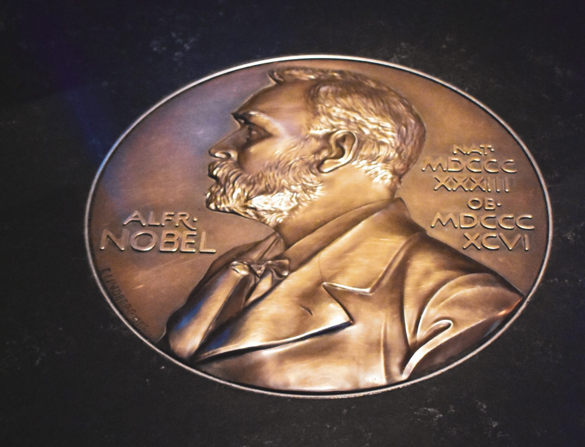 ISTRAŽIVANJE SVIJETA ELEKTRONA Dodijeljena Nobelova nagrada za fiziku