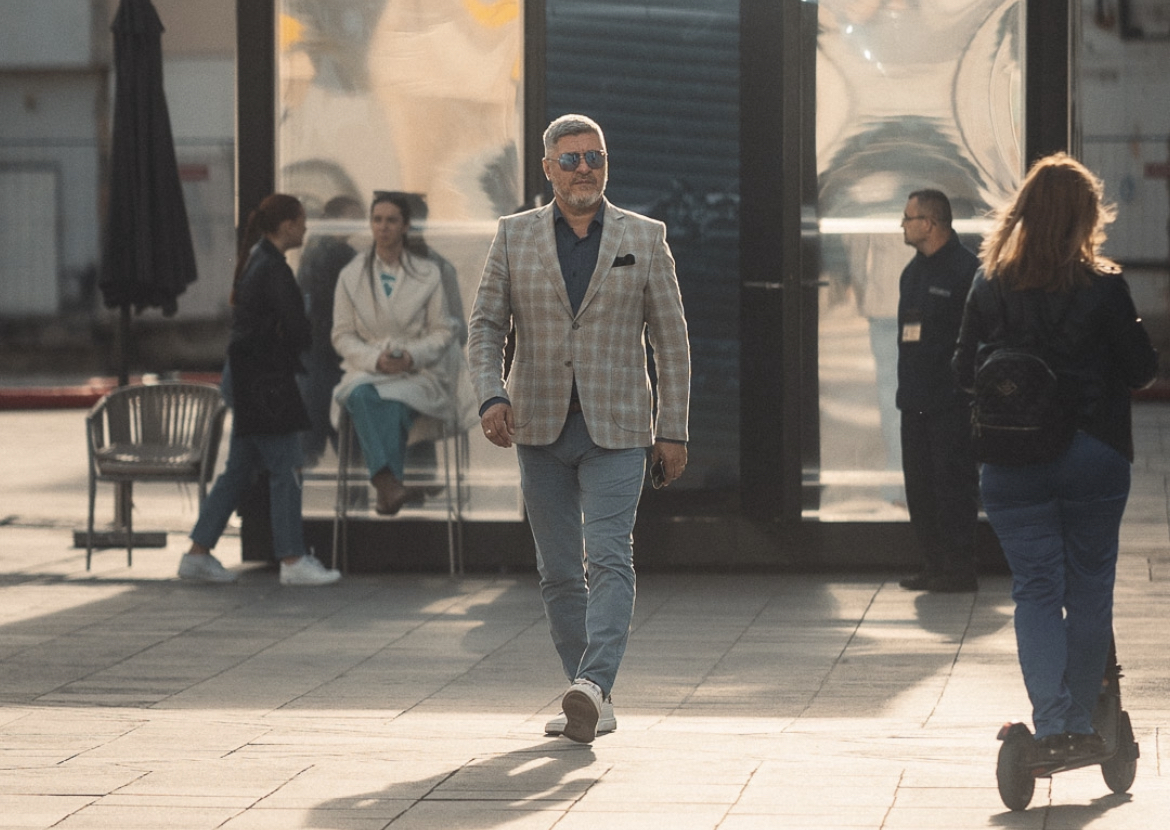 Poslovno, elegantno ili sportski: Kako se oblače muškarci u Banjaluci (FOTO)