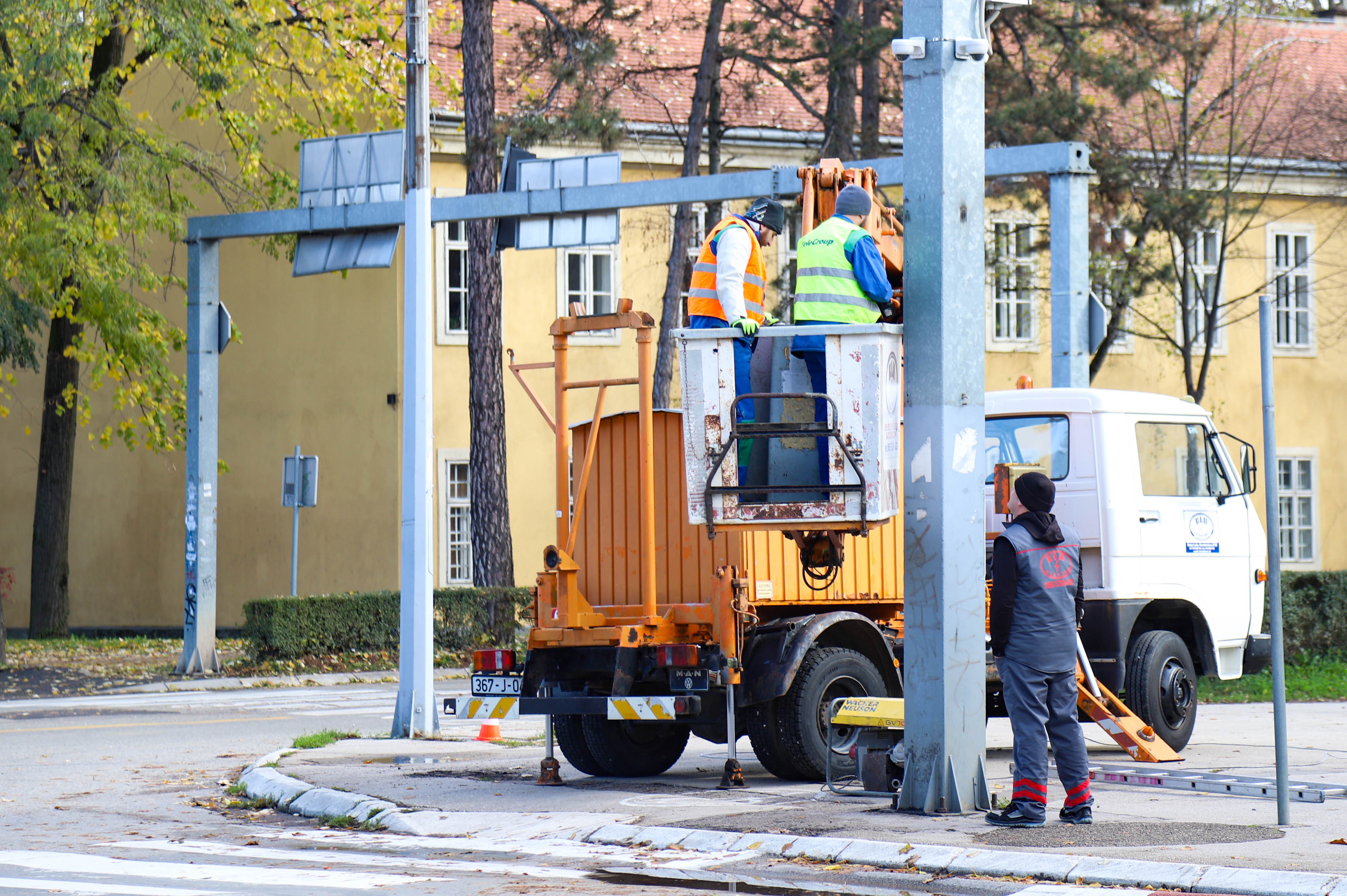 U toku implementacija pametnih semafora u centru grada i postavljanje stubića uz biciklističke staze
