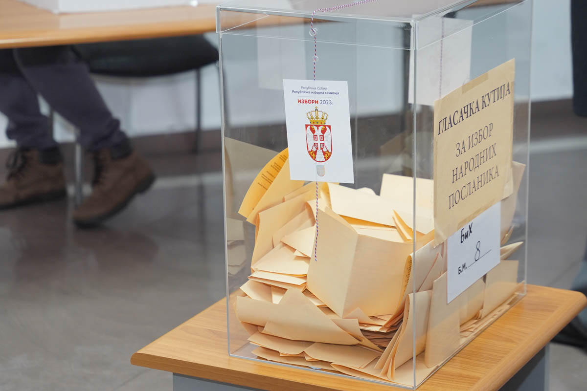 Parlamentarni i lokalni izbori u Srbiji: Izlaznost do 12 časova 21,33 odsto