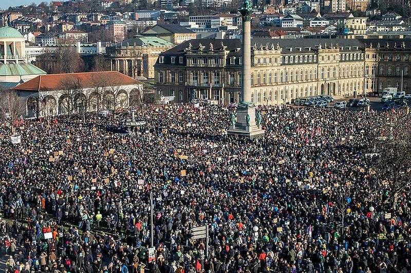 Više od 100.000 ljudi u Njemačkoj protestovalo protiv desničara (VIDEO)