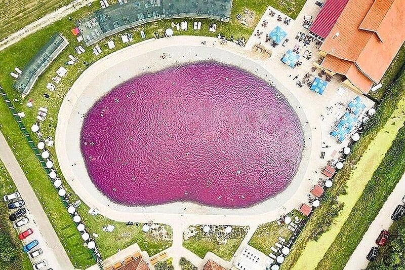 Neobično jezero roze boje u Srbiji (FOTO)