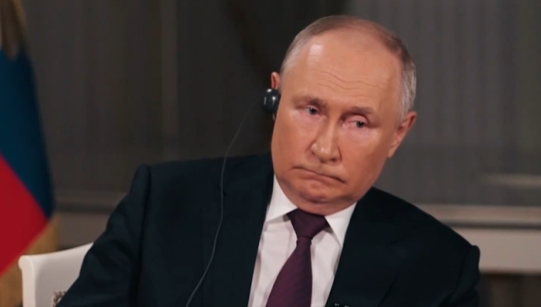 Putin u intervjuu Karlsonu: Prozvao Borisa Džonsona kao glavnog krivca