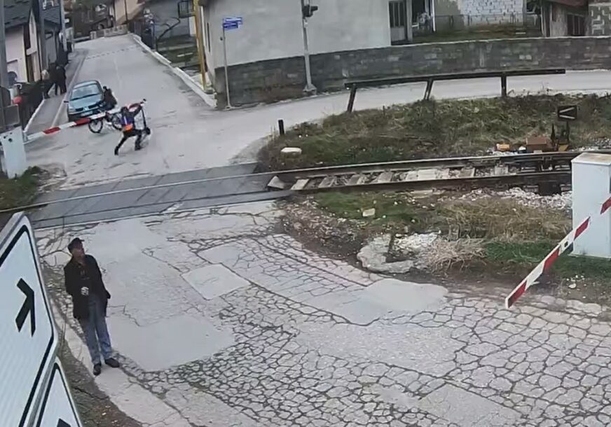 NEODGOVORNO PONAŠANJE Dječak na električnom trotinetu iščupao rampu u Banjaluci (VIDEO)