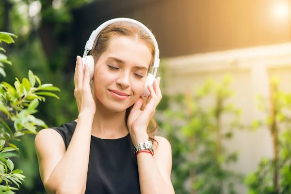 Slušanje muzike pomaže u oporavku od moždanog udara
